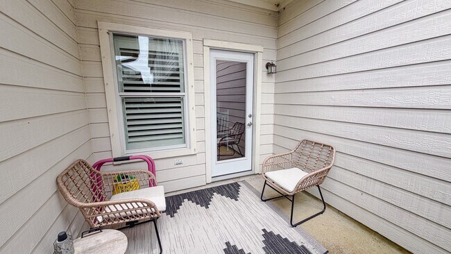 Building Photo - 1909 Kemah Village Dr