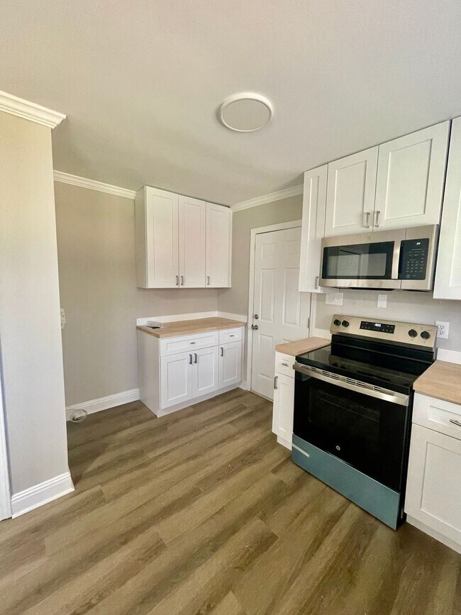Building Photo - Welcome to this Charming 3 bedroom, 1 bathroom home in Iron Station, NC.