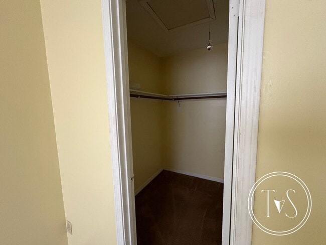 Building Photo - RATE DROP ALERT (was $1300/month) and SUMM...
