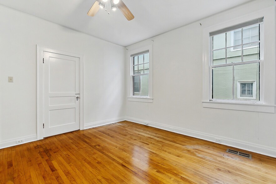 Building Photo - 1617 Soniat St