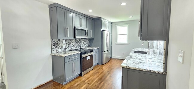 Building Photo - 707 Pegram Ln