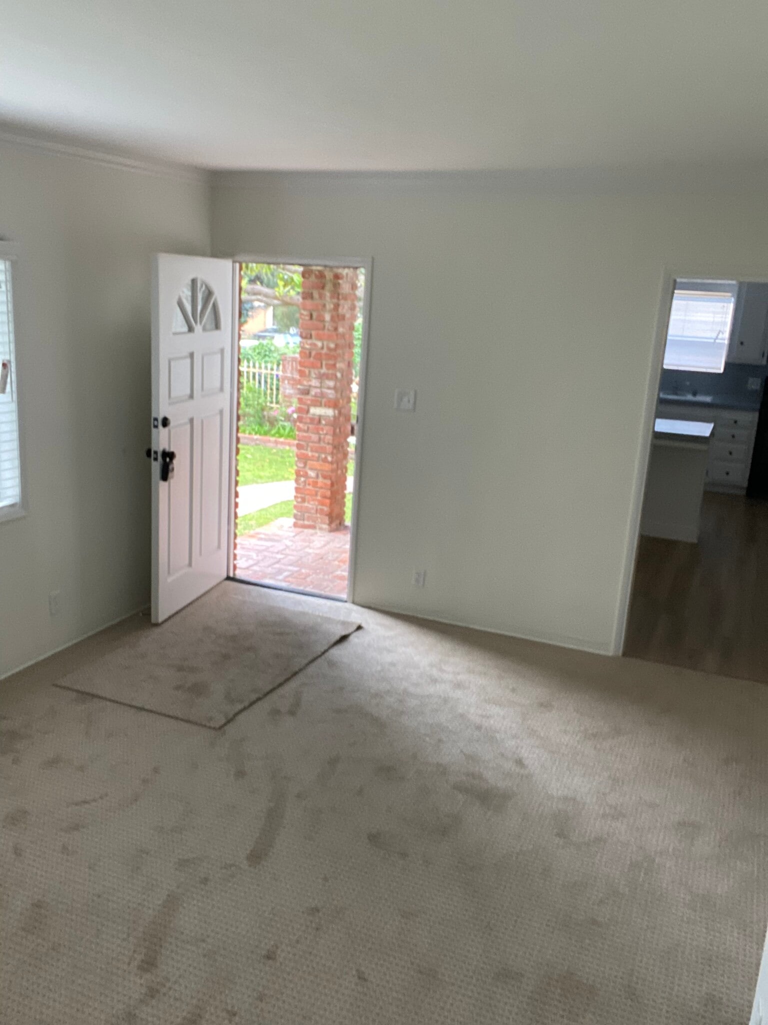 Entry - 24260 Ocean Ave