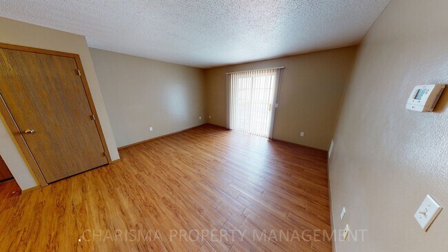 Building Photo - AMENITY FILLED TWO BEDROOM IN BRANDON!!! P...