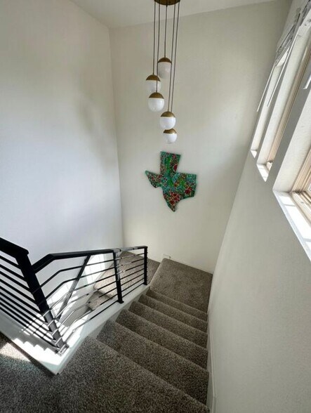 Building Photo - 10410 Bramble Berry Dr