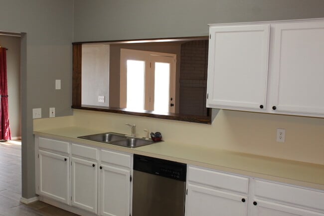 Building Photo - 505 SW 149th Pl