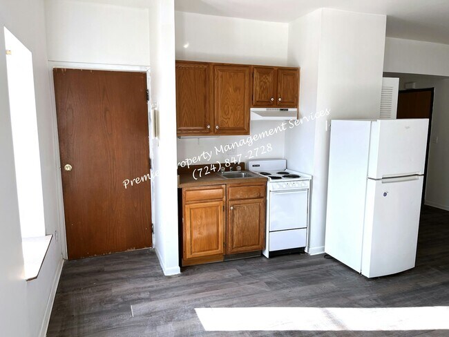 Building Photo - 518 W Cunningham St