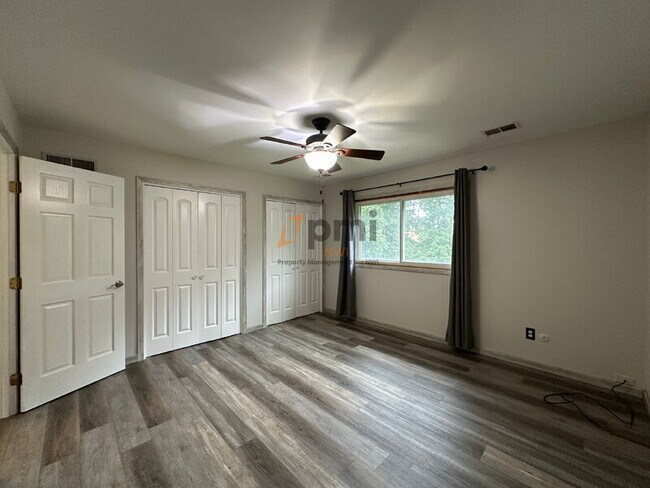 Building Photo - 711 Wellington Dr