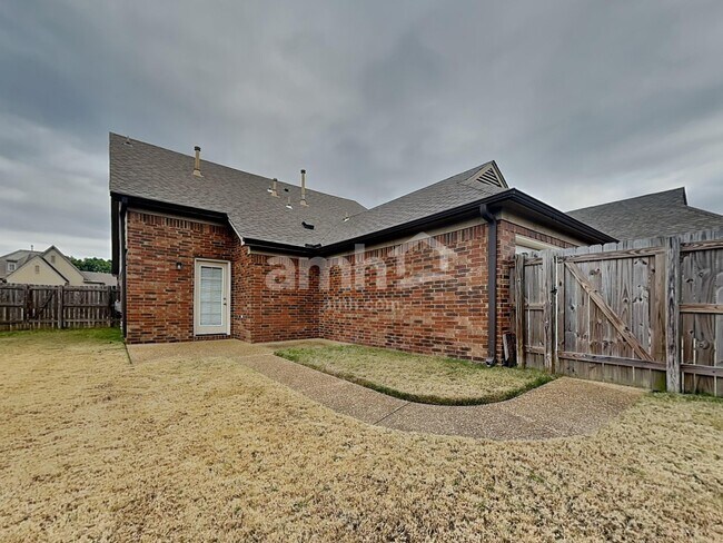 Building Photo - 5883 Savannah Pky