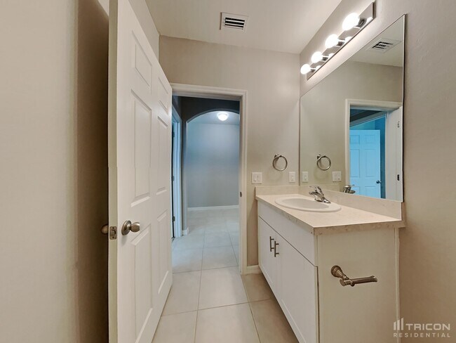 Building Photo - 27944 Arrowhead Cir