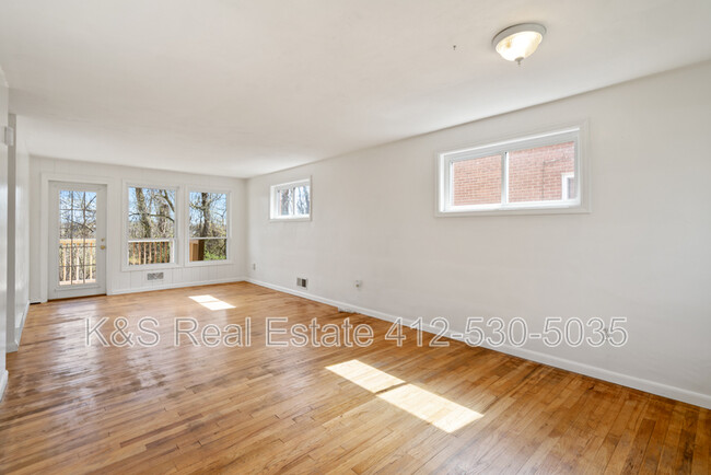 Building Photo - 370 Princeton Dr