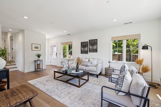 Building Photo - Newly Renovated Ross Four Bedroom & Three Bathroom Home on 1/2 acre with AC and Views