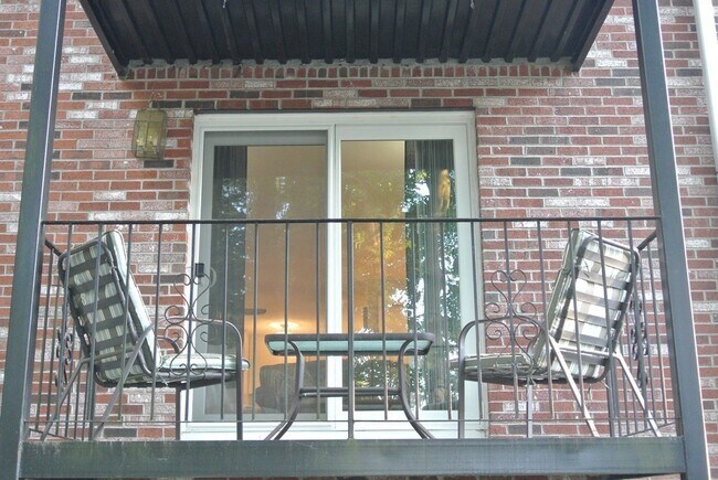 Building Photo - 19 Pine St