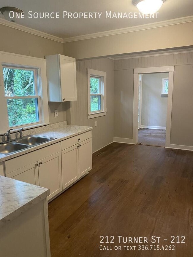 Building Photo - 212 Turner St