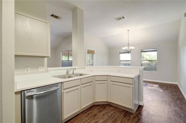 Building Photo - 7509 Spivey Dr