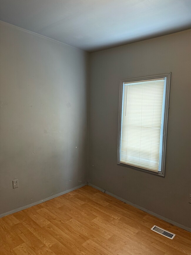 Building Photo - 1124 Dudley Ave