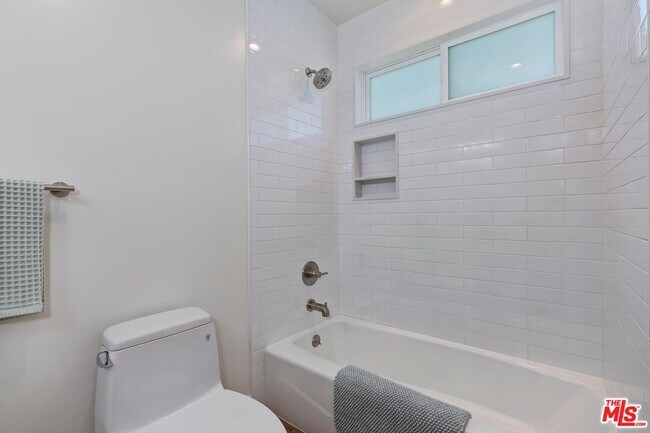 Building Photo - 119 N Almont Dr