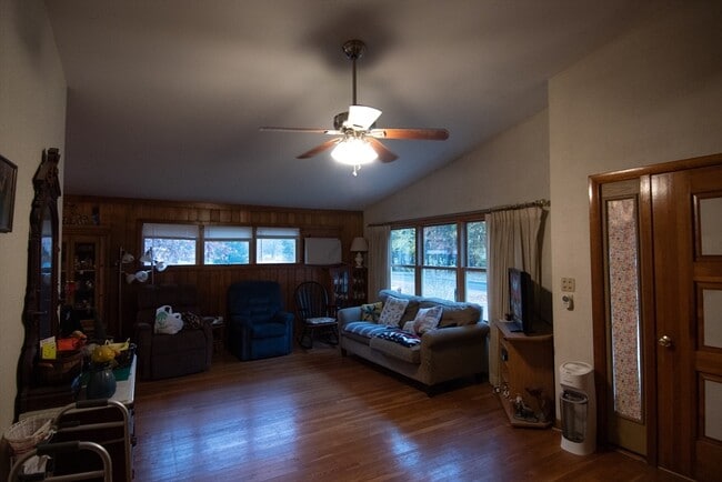 Primary Photo - 227 Green River Rd