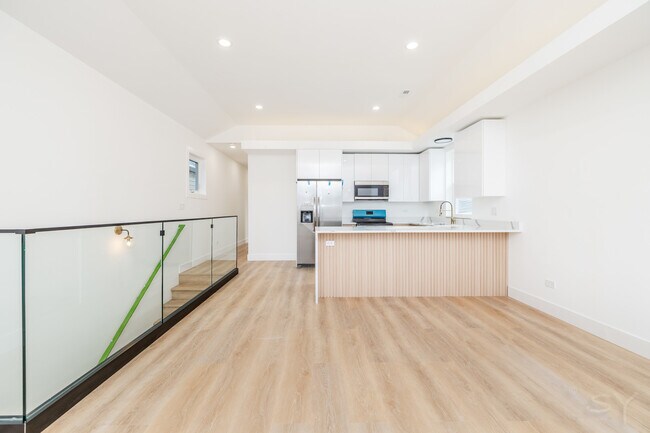 Building Photo - 1245 S Fairfield Ave