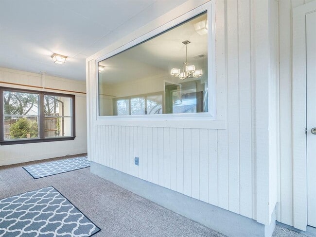 Building Photo - 317 Cedar Dr