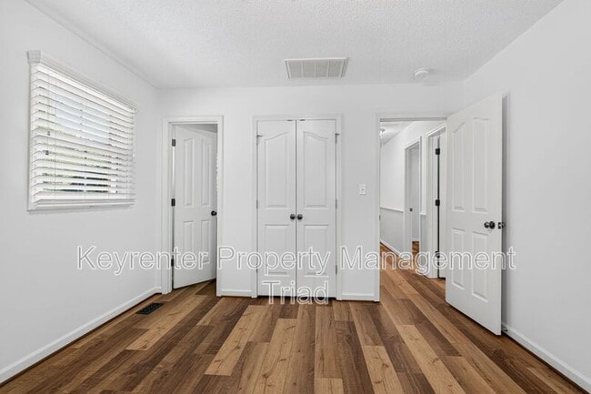 Building Photo - 9415 Glen Cross Dr