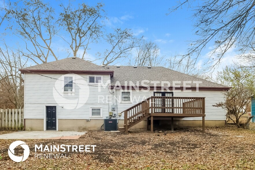 Building Photo - 513 Melrose St