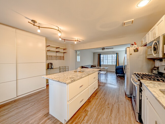 Building Photo - 8616 Hickory Ave