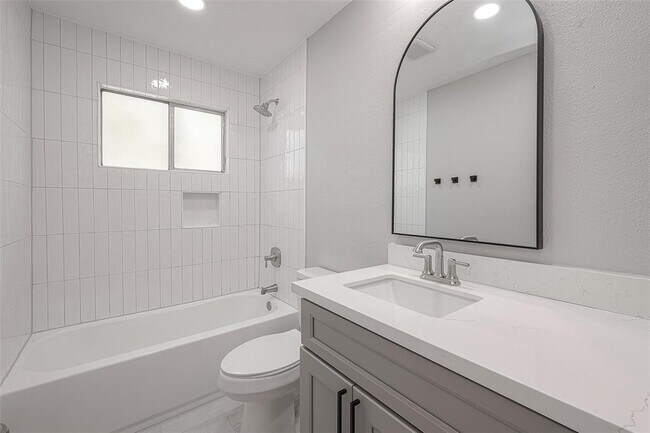 Building Photo - 6 N Waxberry Rd