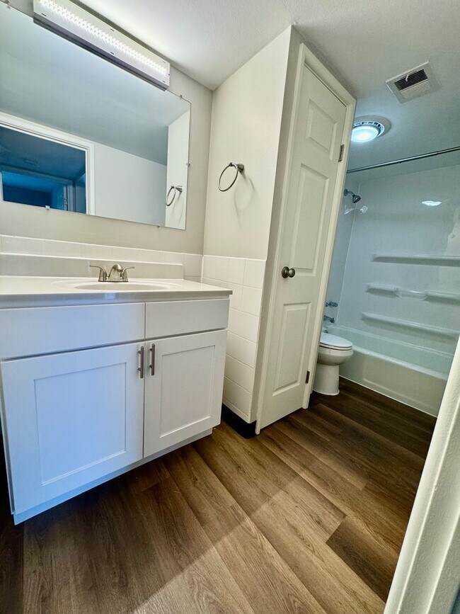 Building Photo - Modern 2-Bedroom Apartments in Crown Point, IN – Pet Friendly!