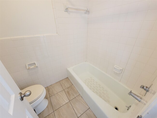 Building Photo - 4717 Country Club View