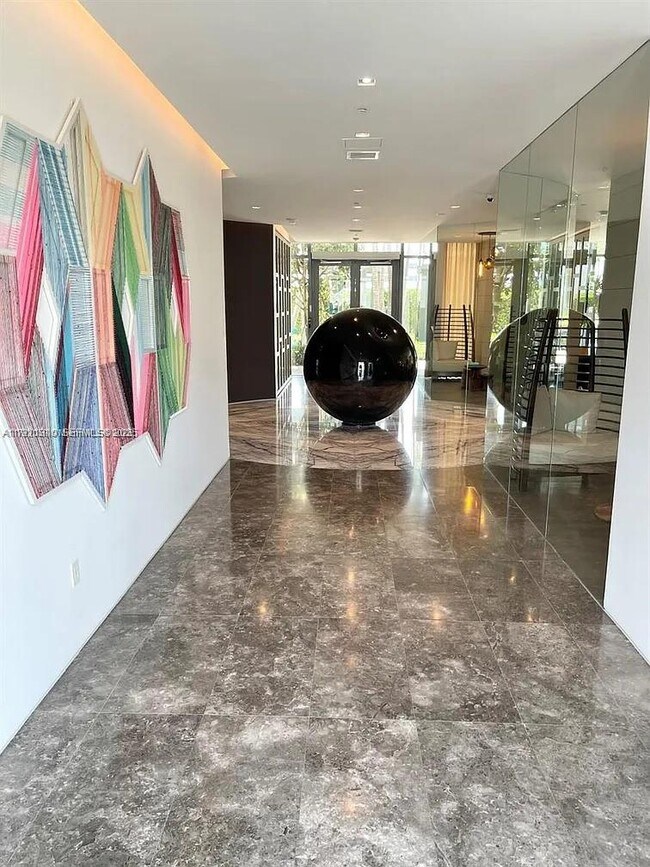 Building Photo - 650 NE 32nd St