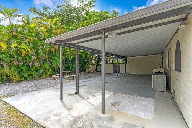 Building Photo - 551 SW 127th Ave