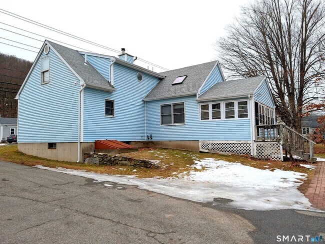 Building Photo - 434 Main St