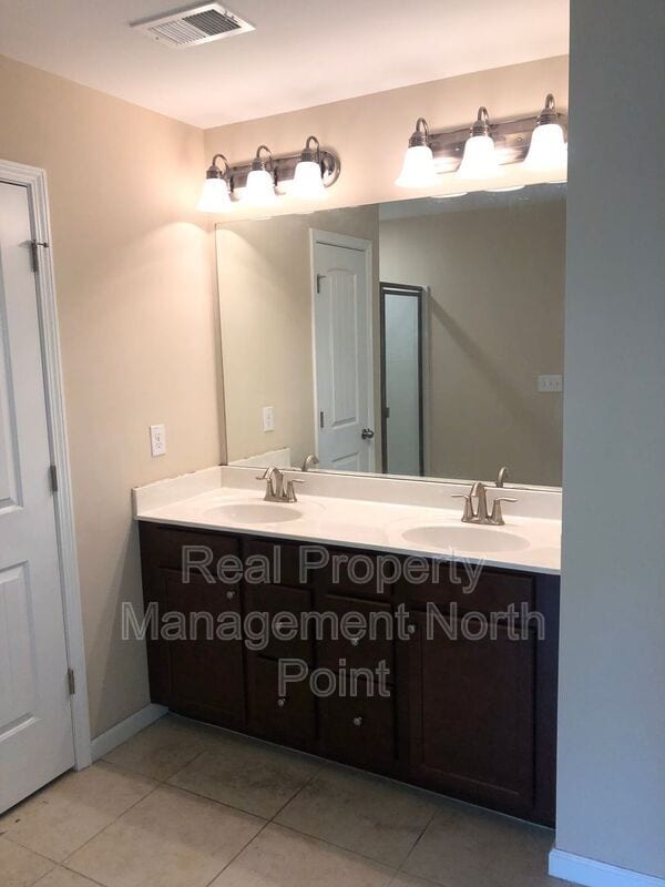 Building Photo - 1175 Hampton Oaks Dr