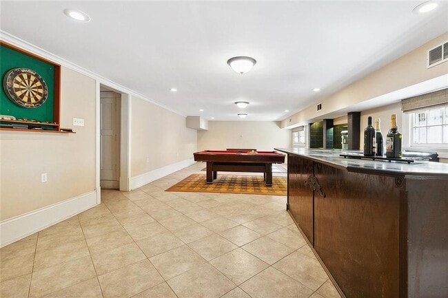 Building Photo - 30 Fontainebleau Dr