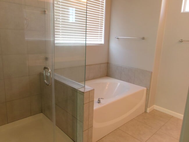 Building Photo - Beautiful 4 bedroom, 2-1/2 bath home in Wingfield Springs