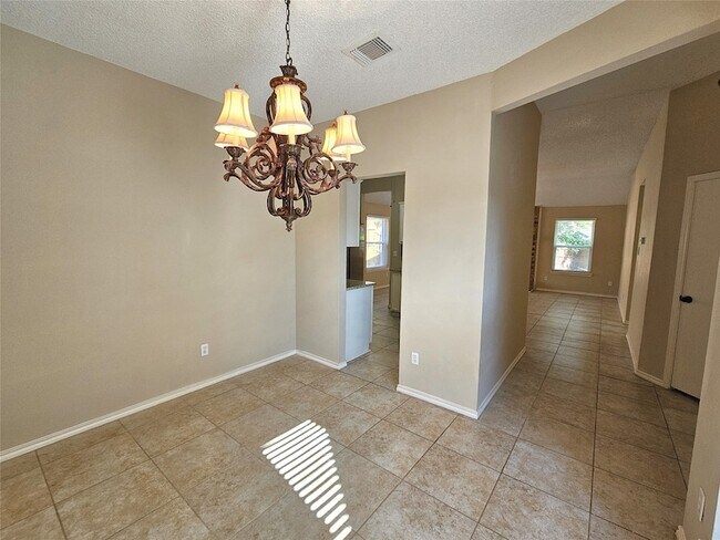 Building Photo - 2705 Francisco Dr