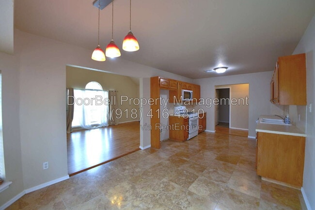 Building Photo - 11621 S Mulberry Ln
