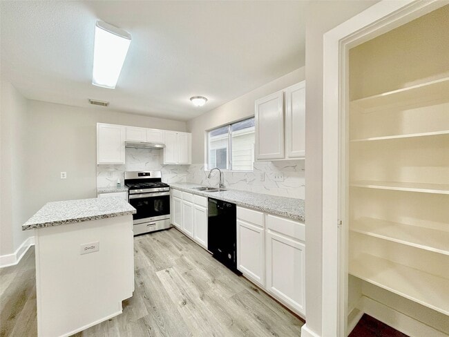 Building Photo - 1511 Nichole Woods Dr