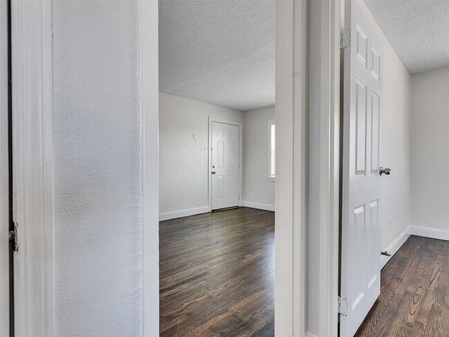 Building Photo - 7626 Pecan Villas Dr