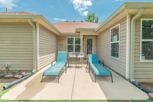 Building Photo - 3128 Alexandria Dr