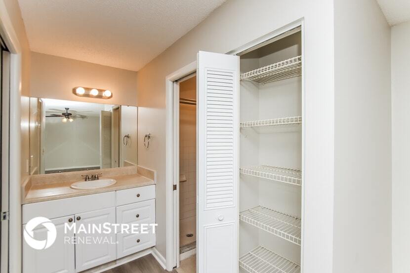 Building Photo - 2025 55th Ave