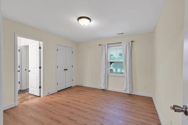 Building Photo - 303 Channel Run Ln