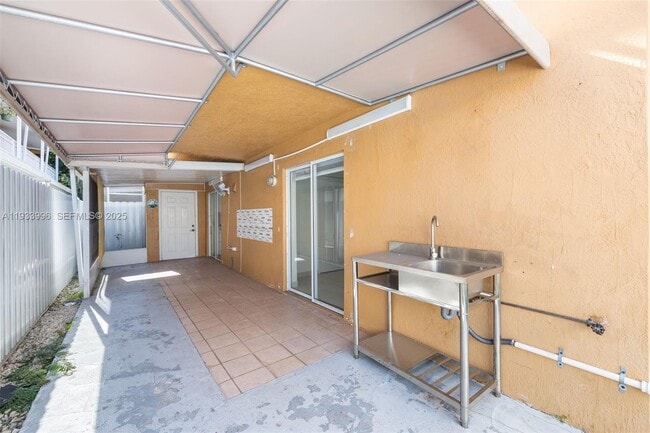 Building Photo - 2425 W 76th St