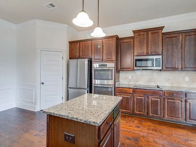 Building Photo - 12 Hillfoots Ct