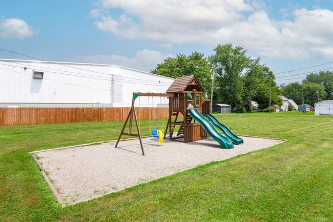 Building Photo - 415 Short St