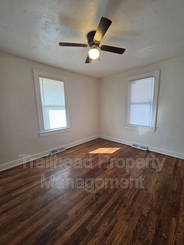 Building Photo - 1116 S Woodland Ave