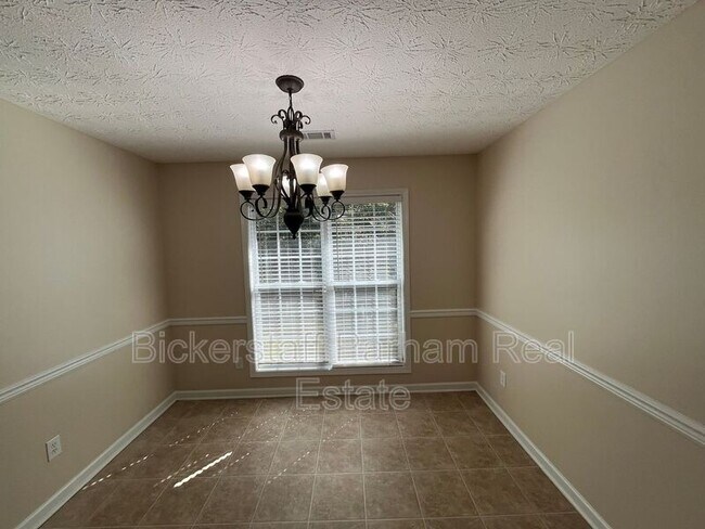 Building Photo - 14 Brentwood Dr