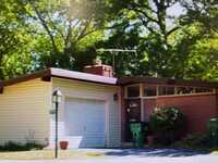 Building Photo - 3 BDR House, 2 Bath - MUST HAVE 650+ Credi...
