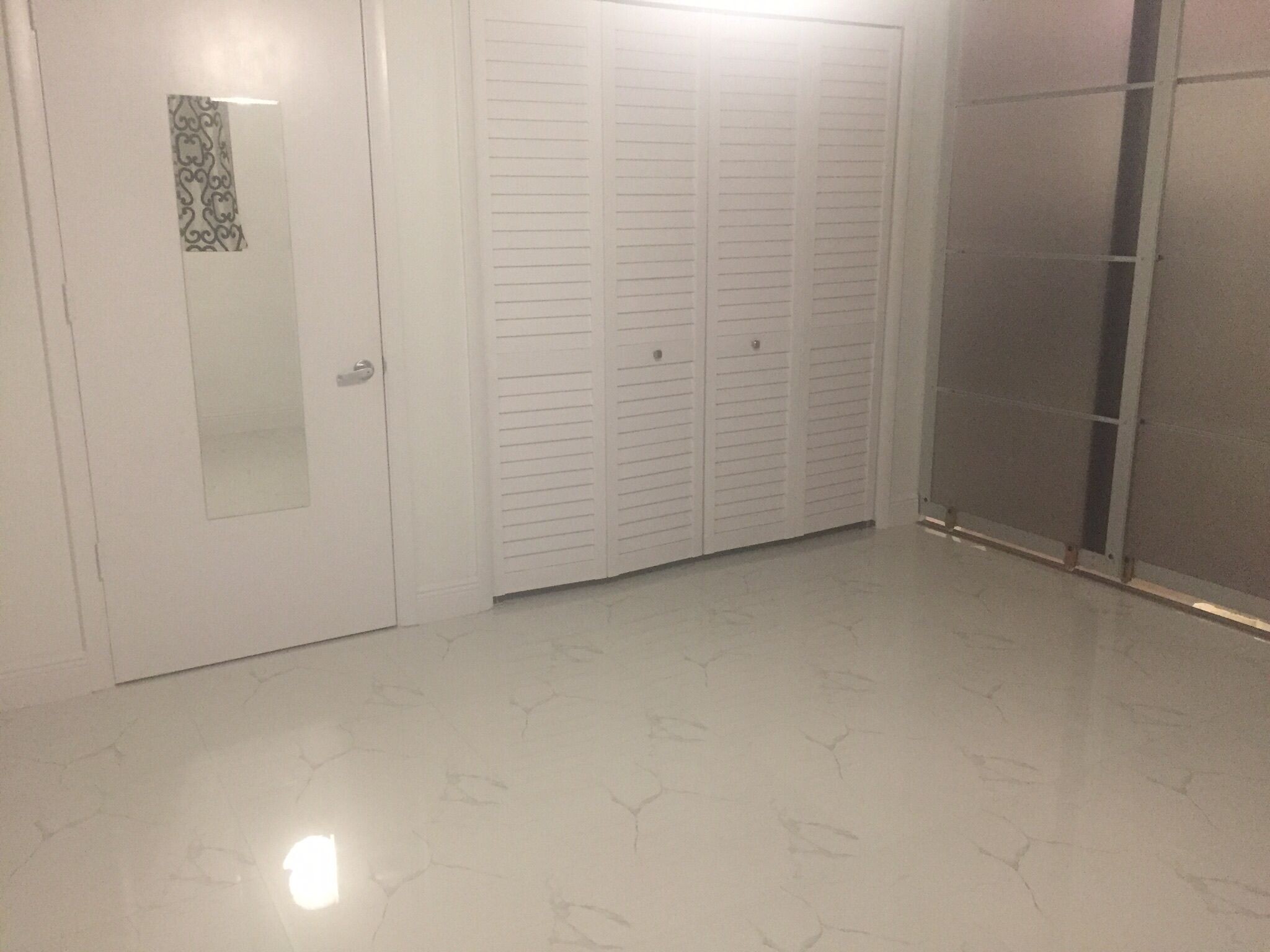 Building Photo - 690 SW 1st Ave