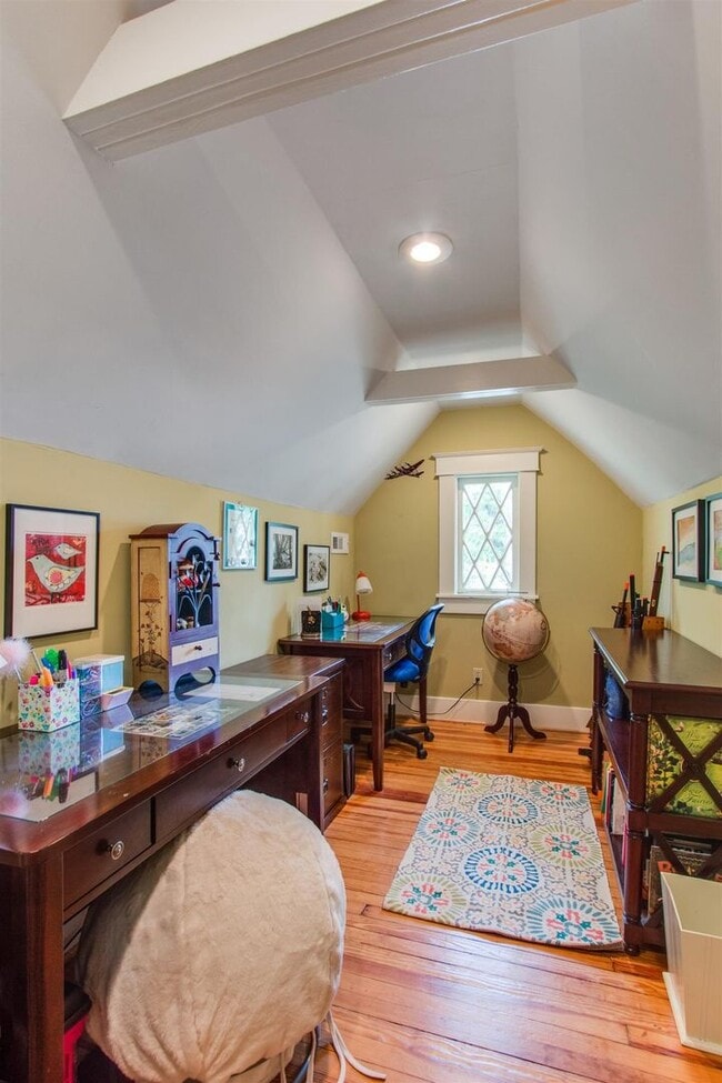 Building Photo - CHARMING RENOVATED TUDOR | WALK TO VANDERBILT & BELMONT